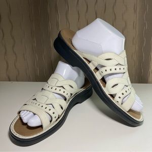 Clarks Women’s 9 White Leather Cutout Slip On Slide Sandals Open Toe